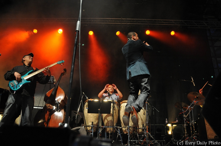 Evry Daily Photo - Fete de la Musique Evry 2010 - Yuri Buenaventura - large - 4735796627.jpg